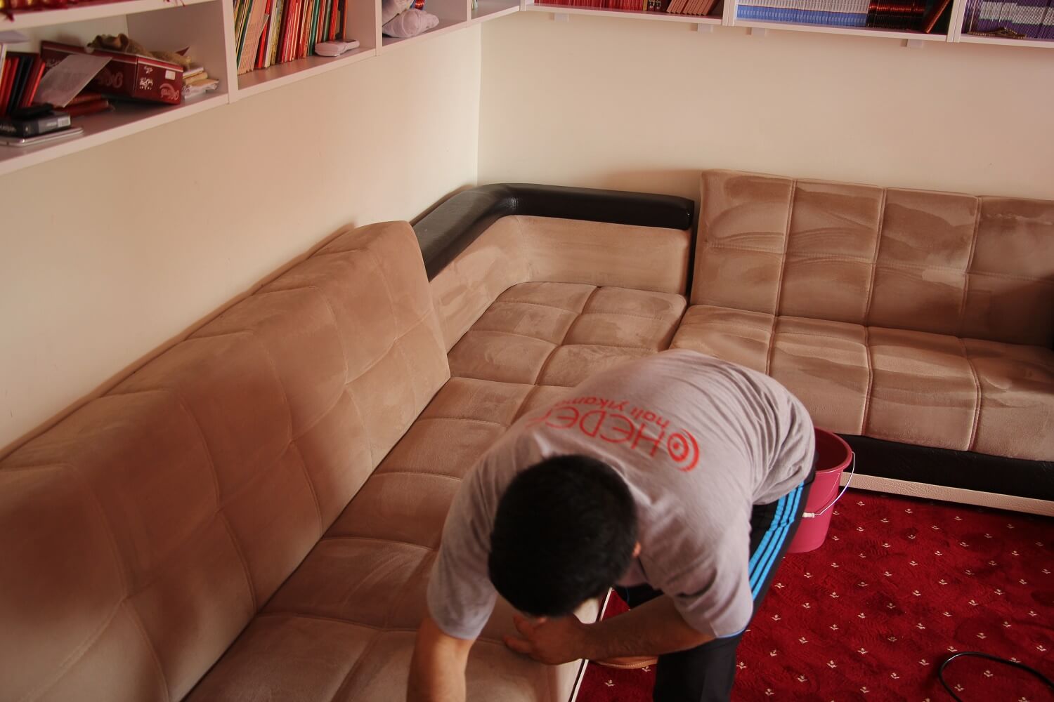 Hedef ekibi müşteri evinde koltuk yıkama